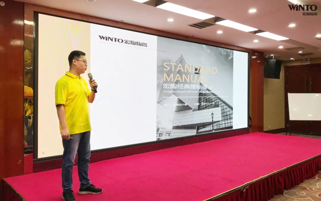 腾博会官网设计部总监李泽军现场授课