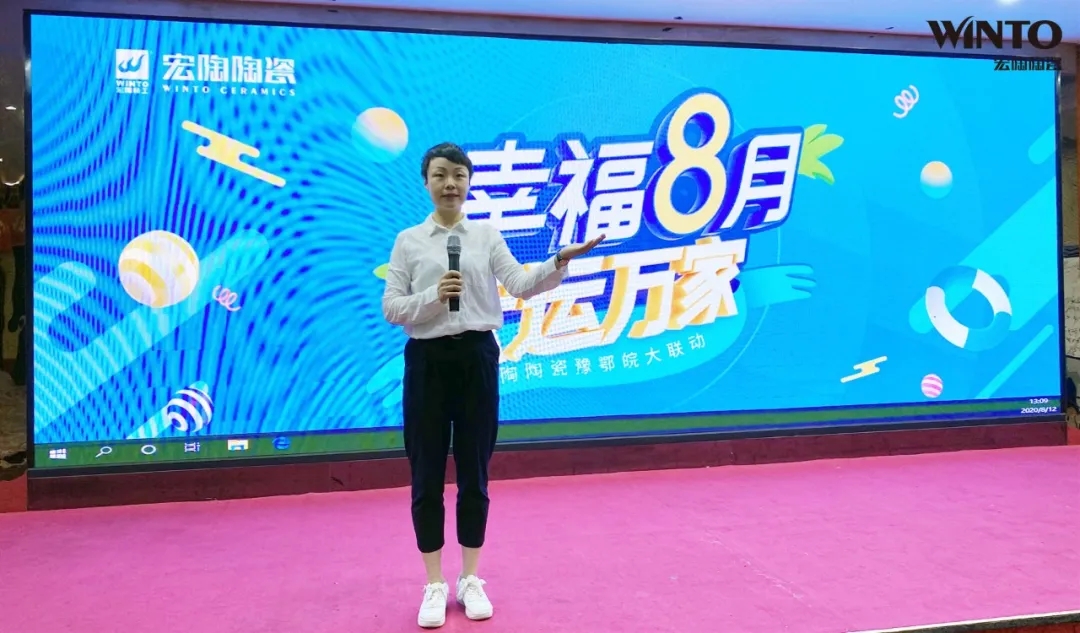 腾博会官网市场培训讲师任伊文现场授课