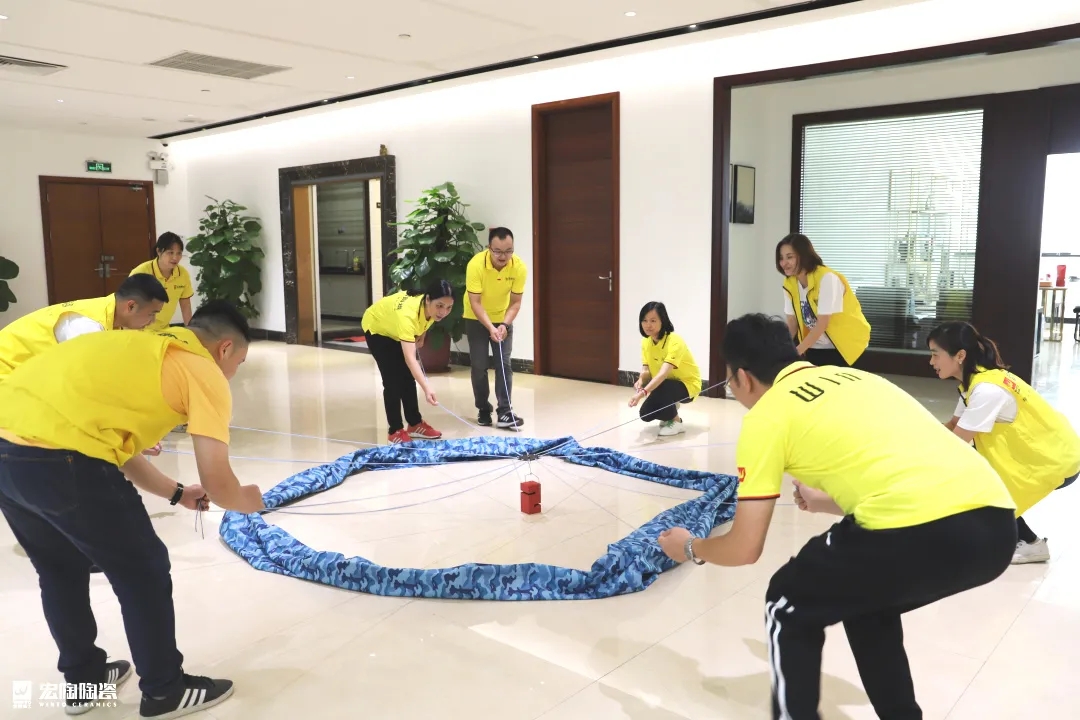 腾博会官网Game 1协力搭建游戏图